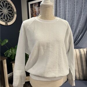 Brand: Perfect White Tee
Medium
White
Sweatshirt/pullover
Worn once